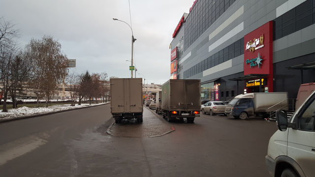 Posadskaya street near 'Fan-fan' shopping center