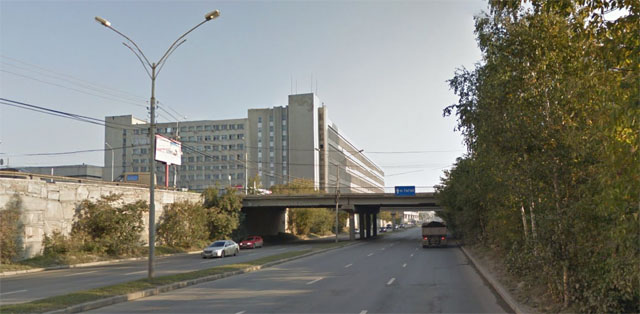 Overpass over Serafimy Deryabinoy street