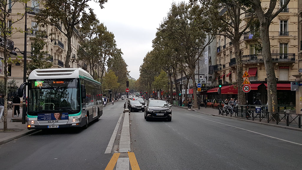 Выделенная полосы для автобусов в Париже