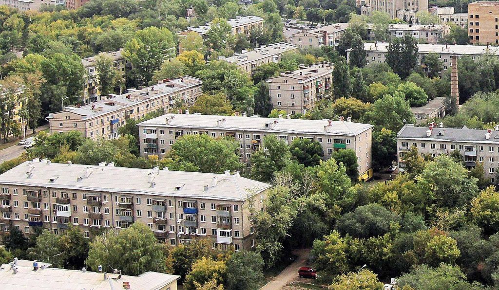 Старые дворы отличает большое количество деревьев.