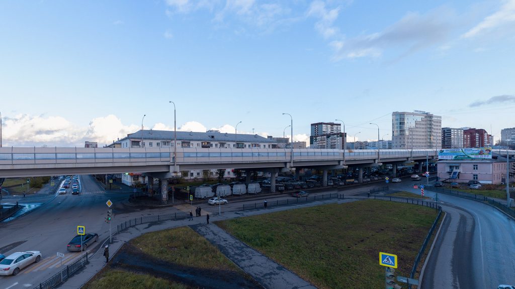 Появилась в результате только одна - на Московской-Большакова-Фурманова. Но даже по ней можно судить о потенциальном масштабе бедствия, если бы предыдущий генплан реализовался полностью.